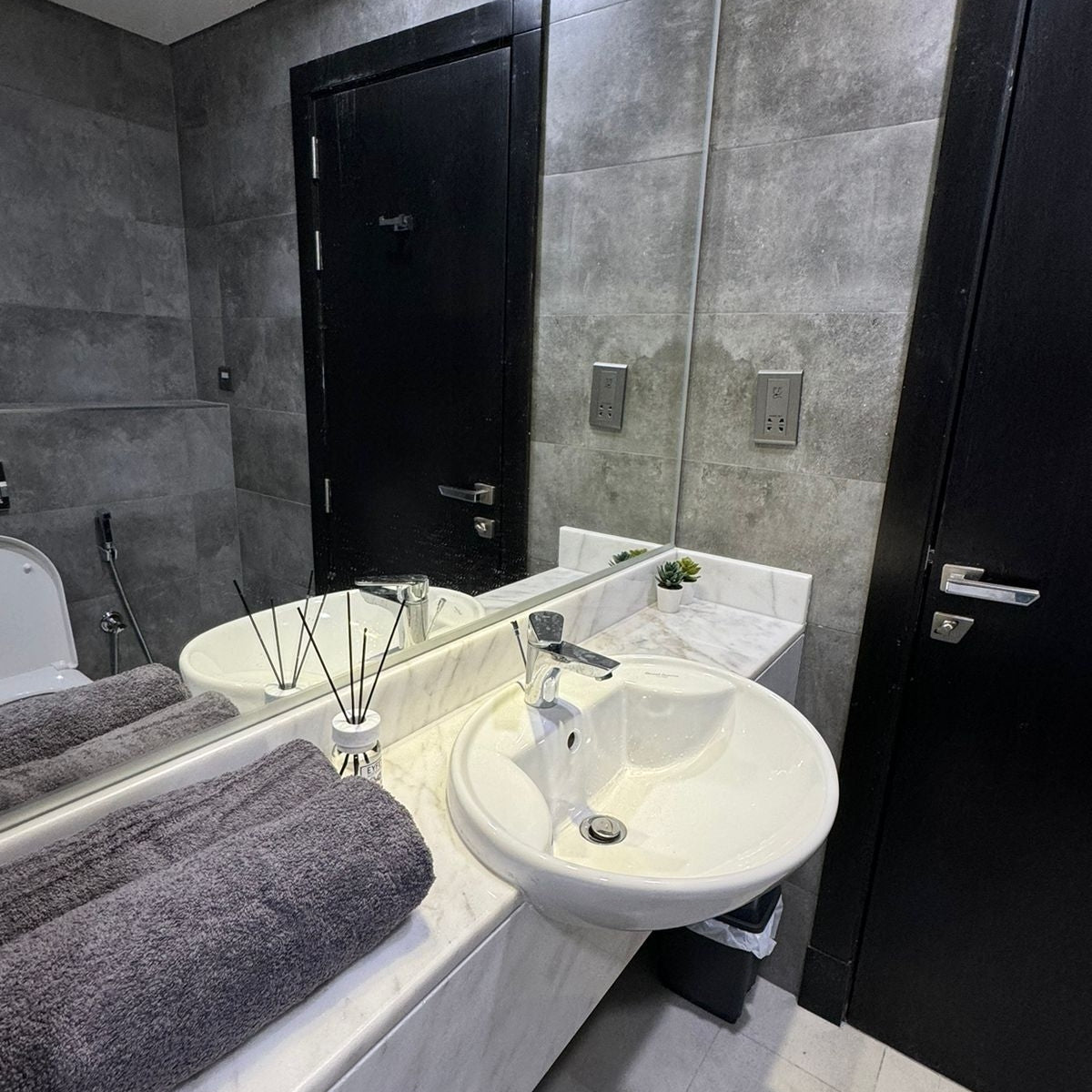 1 BR Apartment |Capsule Room 305 (Down)