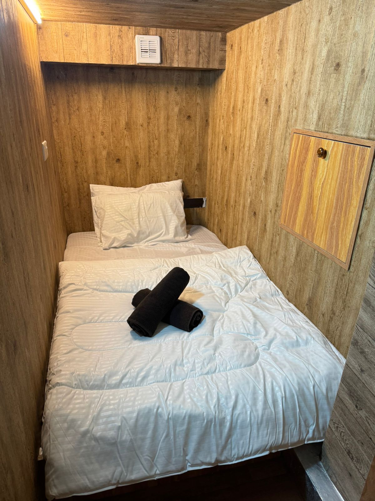 1 BR Apartment |Capsule Room 305 (Upper)