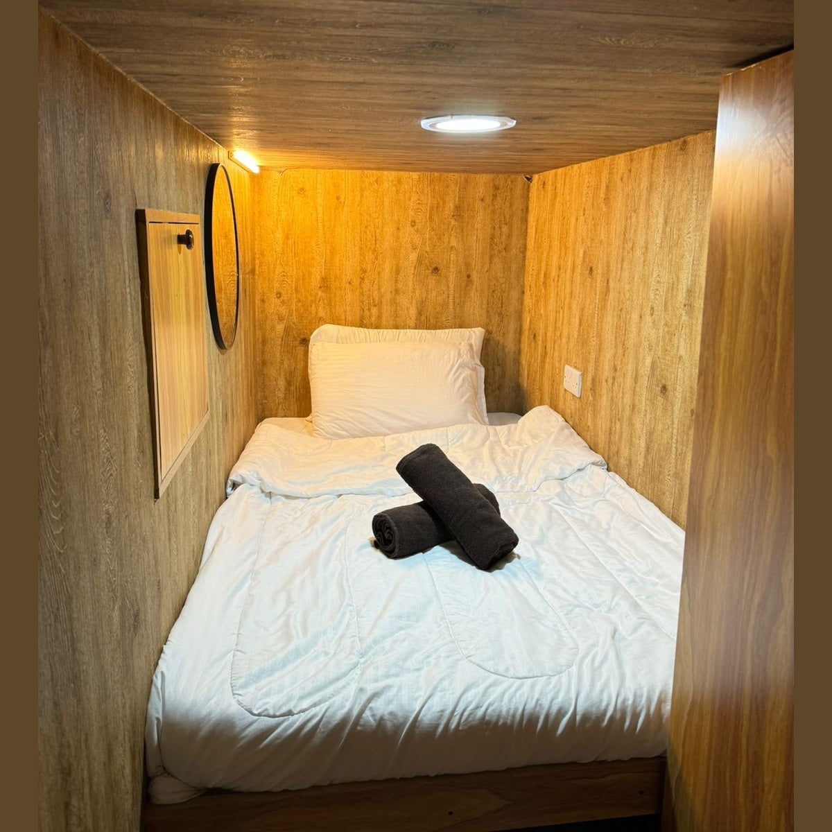 1 BR Apartment |Capsule Room 305 (Down)